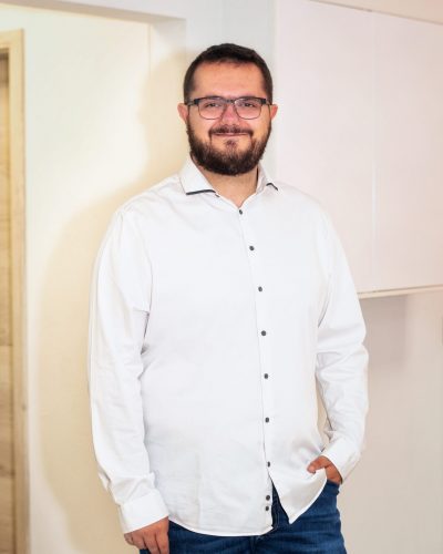 Leon Cacarrone, Geselle in Ausbildung bei Hohenloher Hörakustik.